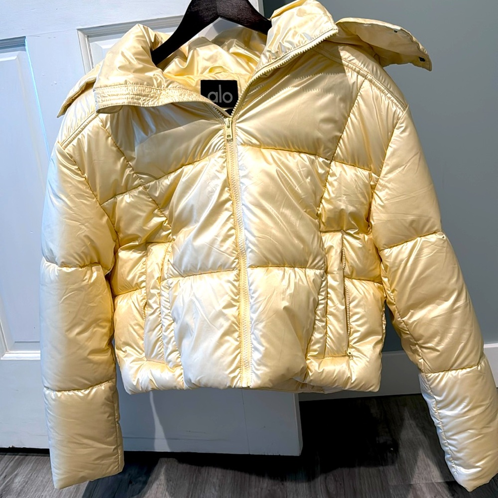 ALO puffy jacket.  French vanilla pearlized .  Size M